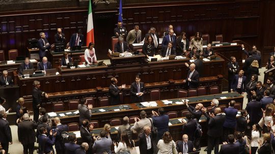 Dolná komora talianskeho parlamentu vyjadrila dôveru novej vláde
