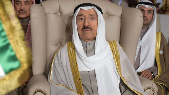 Kuvajtský emir musel pre hospitalizáciu zrušiť návštevu Bieleho domu