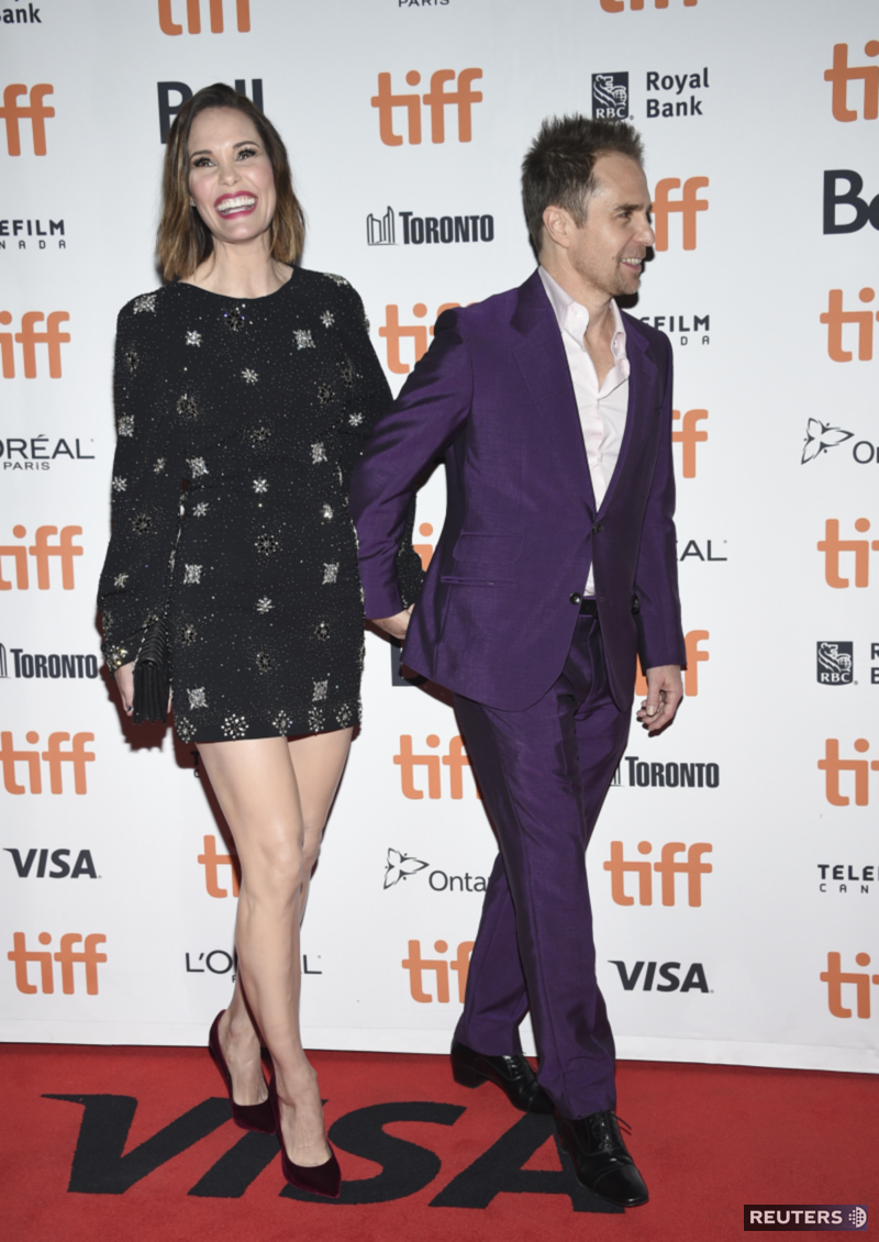 Leslie Bibb a Sam Rockwell na premiére filmu...
