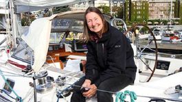 77-ročná Britka je najstaršou osobou, ktorá sama oboplávala svet