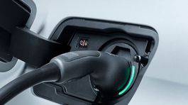 Elektromobily zaútočia na rozpočty. Budú chýbať dane z benzínu a nafty