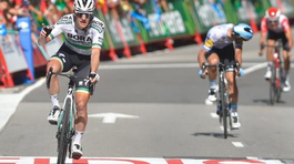 Jazda á la Sagan. Tímový kolega z Bora-Hansgrohe sa predviedol divákom