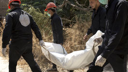 V sýrskej Rakke objavili ďalšie masové hroby