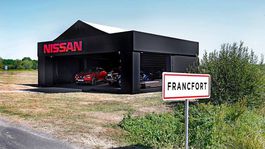 Nissan sa vysmieva z autosalónu vo Frankfurte. Postavil si vlastný
