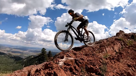 Sagan si skrátil čakanie adrenalínom. Pozrite si jeho krkolomný horský zjazd