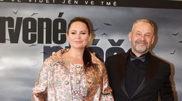 V Benátkach diva, v Prahe Popoluška! Čvančarová na premiére Pomaľovaného vtáčaťa