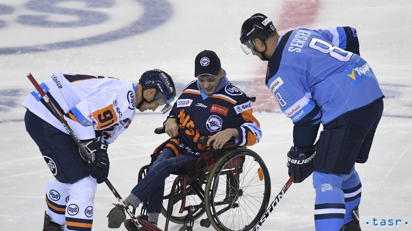 Fanúšik Radko Kozák obstaral úvodné buly...