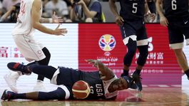 Ďalší výbuch USA. Štvrtinu prehrali o 25 bodov, Česi sa umiestnia lepšie 