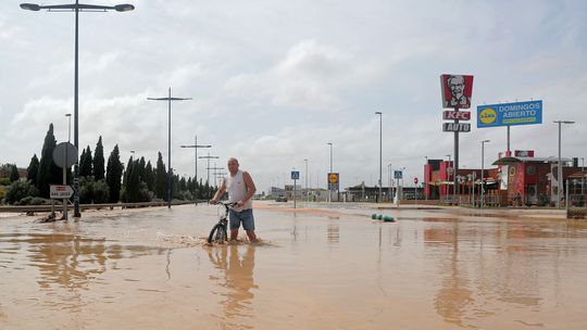 Záplavy si na juhovýchode Španielska vyžiadali už štyri obete