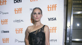 Herečka Natalie Portman s filmom Lucy in the Sky na festivale v Toronte. A oblečená do kreácie Christian Dior Haute Couture.
