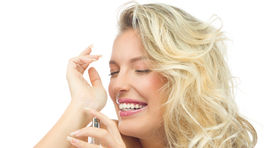 Odborníčka prezrádza triky: Takto vám parfum vydrží dlhšie! Ako si prevoňať vlasy?