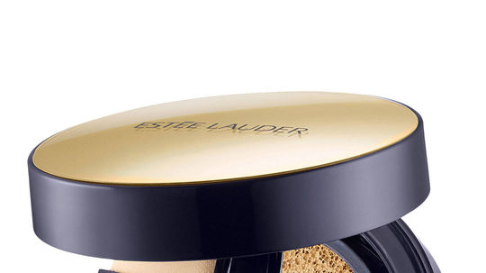 Výdrž mejkapu Double Wear od značky Esteé...