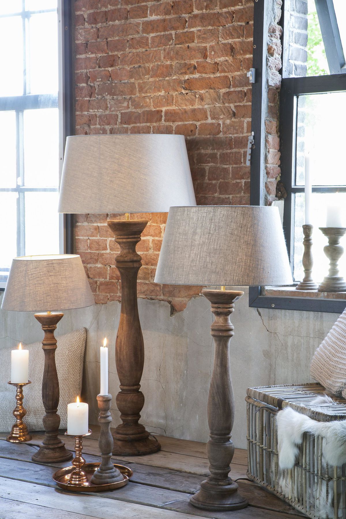 Kútik v byte plný drevených doplnkov - Drevené...