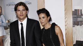 Herec Ashton Kutcher a jeho exmanželka Demi Moore v januári 2011. Pár mesiacov predtým, ako sa Kutcher od manželky definitívne odsťahoval. 