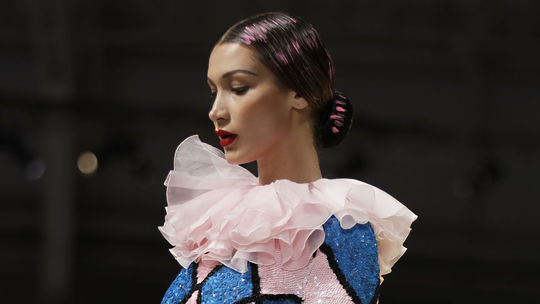 Modelka Bella Hadid nechýbala na prehliadke...