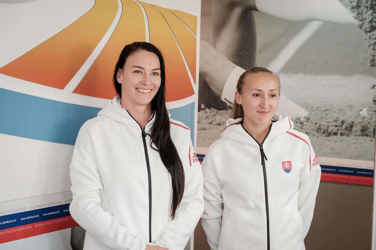 Gabriela Gajanová a Martina Hrašnová pred...