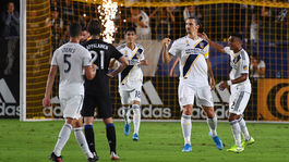 Fantastická forma. Ibrahimovič prekonáva jednu métu za druhou