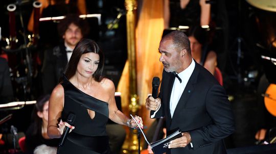 Moderátori galavečera Ilaria D’Amico a Ruud...