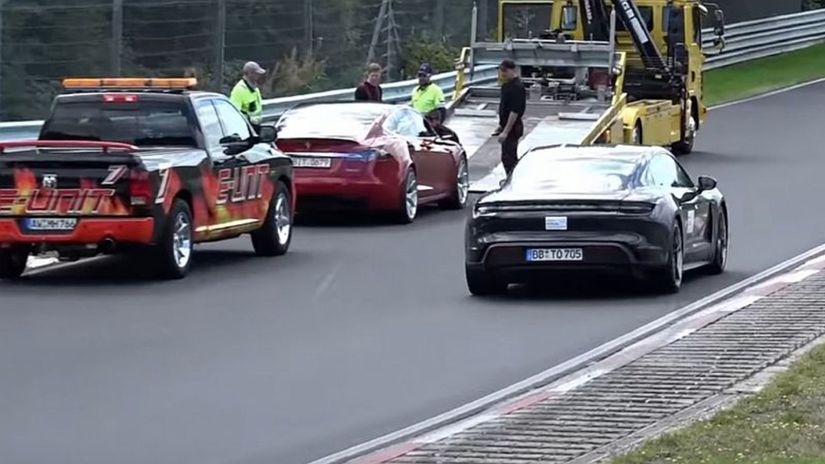 K sobotnej rekordnej jazde sa Tesla S P100D+...