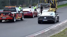 Ako urobila Tesla reklamu Porsche Taycan? Na ‘ringu‘ zlyhala vo veľkom štýle