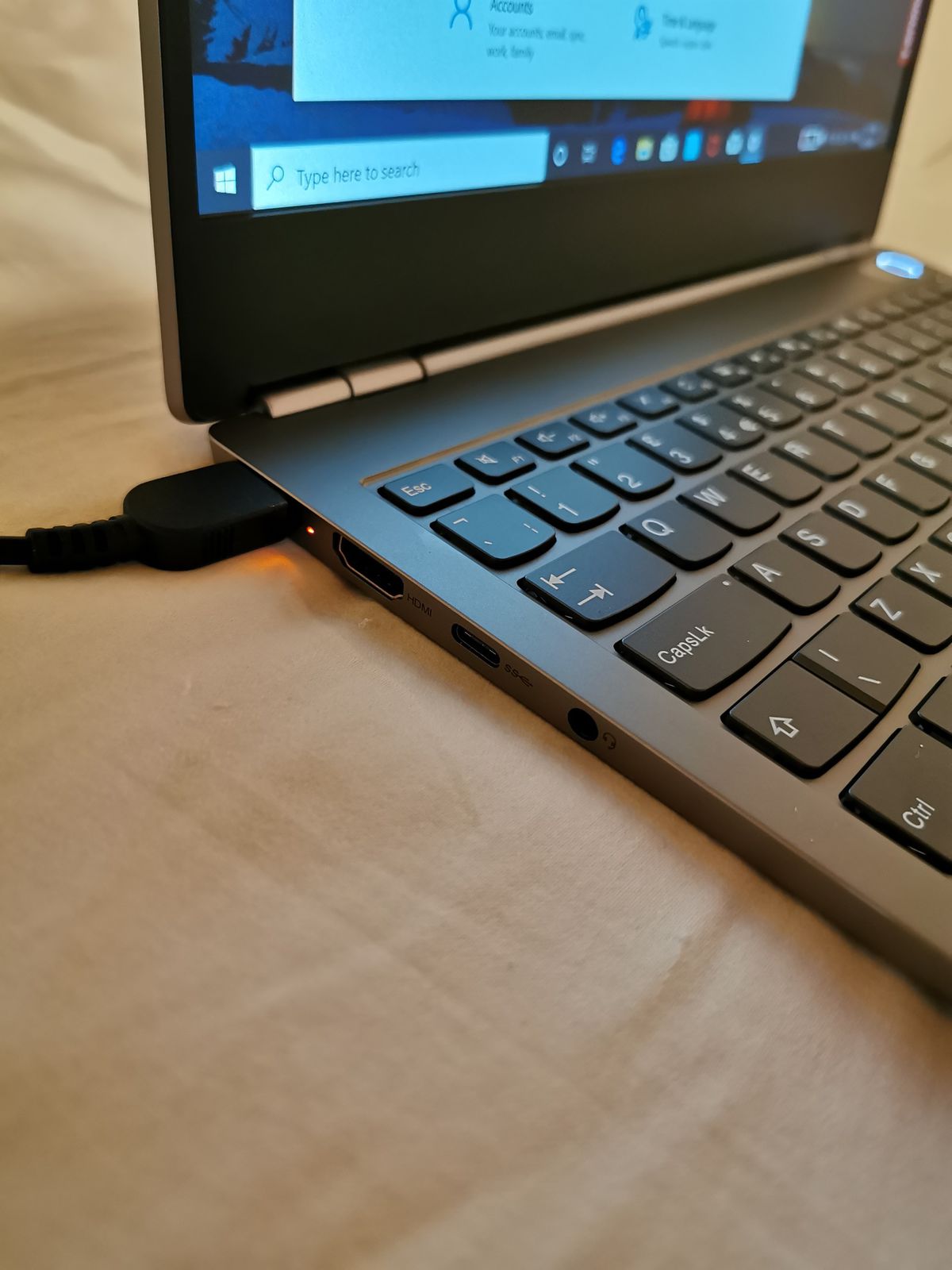 Klávesnicu si ThinkBook požičal z IdeaPadov....