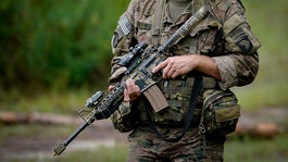 Americký vojak čelí obvineniu zo šírenia inštrukcií na výrobu bomby