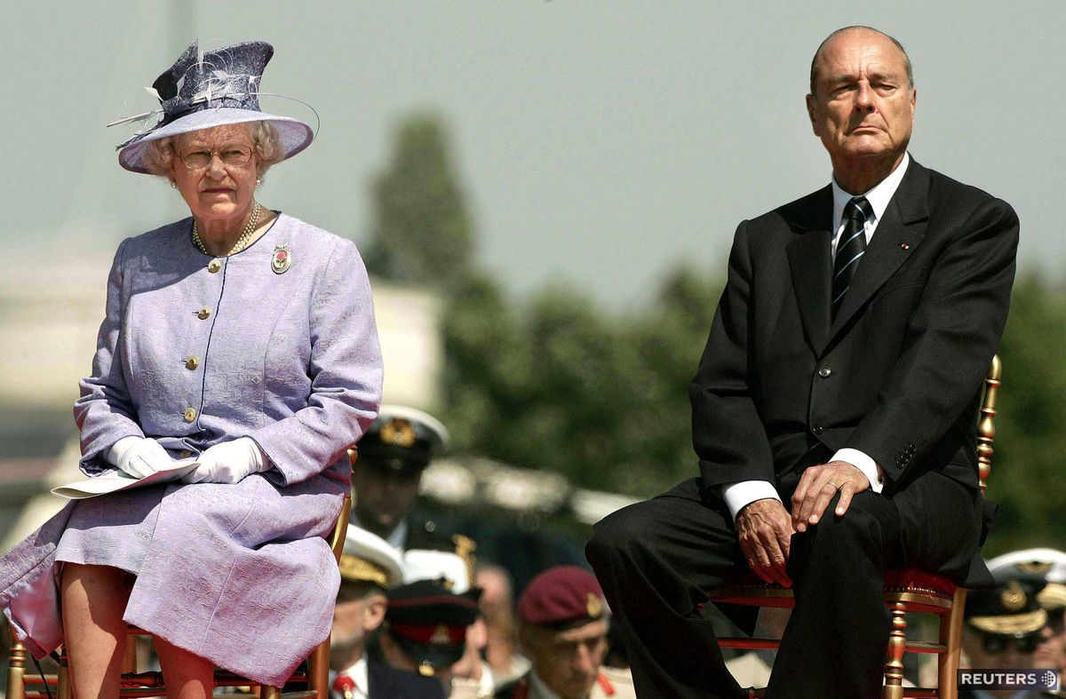 La reine britannique Elizabeth II.  et français...
