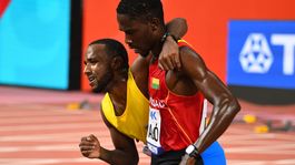 Veľké športové gesto v Dauhe. Bežec podopieral súpera až do cieľa 