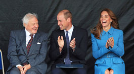 Princ William, jeho manželka Catherine, vojvodkyňa z Cambridge a Sir David Attenborough počas slávnostného ceremoniálu k novému polárnemu výskumu. 