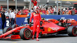 Vo Ferrari vyrastá superhviezda. Suverénny Leclerc napodobnil Schumachera