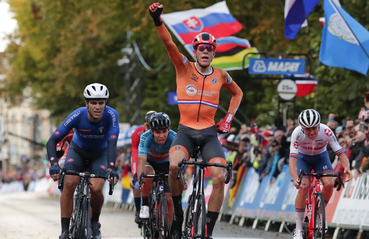 Nils Eekhoff v cieli pretekov cyklistov do 23...