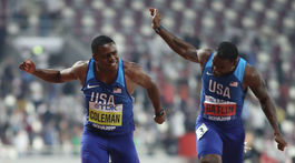 9,76? Ešte to môžem stlačiť, cíti Coleman. Publikum s Jamajčanmi bučalo na Gatlina