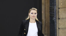 Herečka Amber Heard počas prehliadky L'Oreal Ready To Wear Jar/Leto 2020 v Paríži.