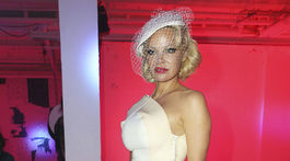 Herečka Pamela Anderson na prehliadke Vivienne Westwood Jar/Leto 2020 v Paríži. 