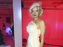 Herečka Pamela Anderson na prehliadke Vivienne Westwood Jar/Leto 2020 v Paríži.