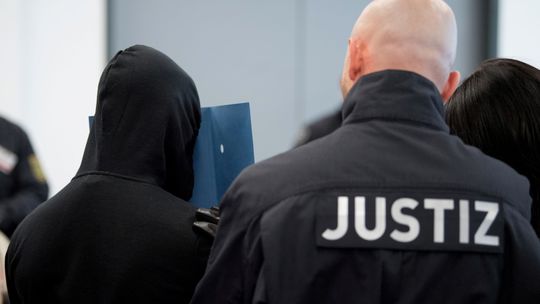 V Nemecku sa začal súd s neonacistickou 
