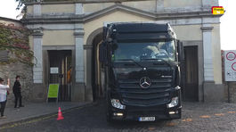 Zatvorený Bratislavský hrad a zaseknutý kamión v bráne