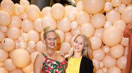 Moderátorka Adriana Kmotríková vzala na večerný event aj svoju dcéru. 