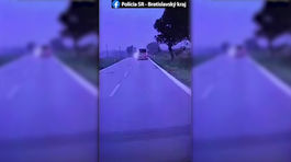  Nevšimol si auto na krajnici. Zničil tri autá a zranil štyroch ľudí