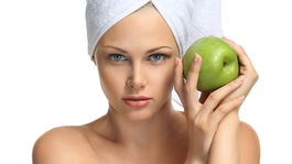 Nastrúhajte jablko v mene krásy! Masku prispôsobte vašej pleti, tu sú tipy