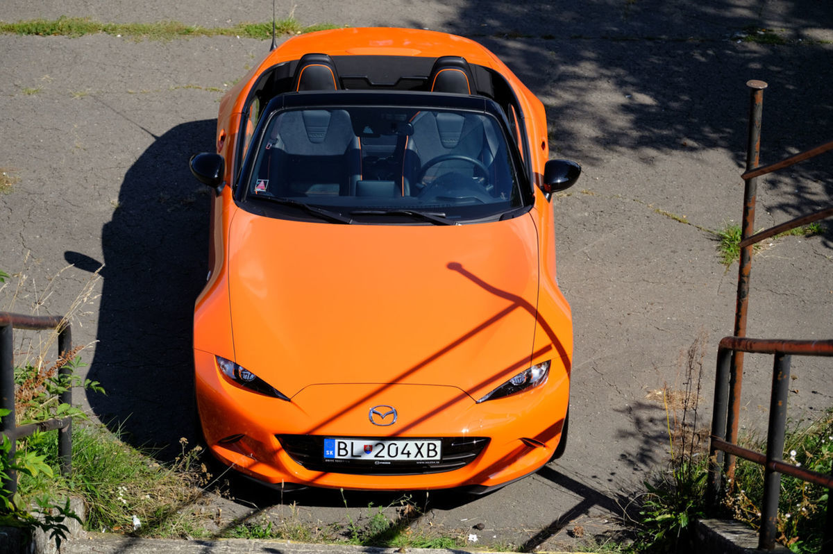 Mazda MX-5 je malým autom. Naživo je to zrejmé...