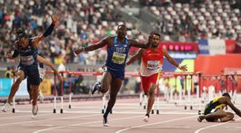 Fajdek má štvrté zlato v rade. Dráma v stodesiatke pre Hollowaya, McLeod spadol