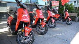 Po Košiciach na požičanej elektrickej motorke 