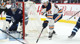 Na ostrý debut v prvom útoku si počká. Jurčo vynechá úvodný zápas Oilers