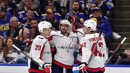 Fehérváry dostal cenu od Ovečkina. Podľa trénera má kvalitu na NHL 