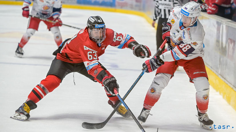 Patrik Lamper (Banská Bystrica) a Kyle Bonis...