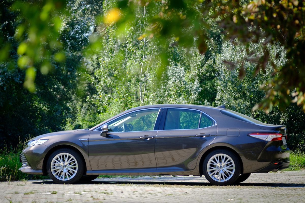 Veľkorysým formátom neutají Camry svoju...