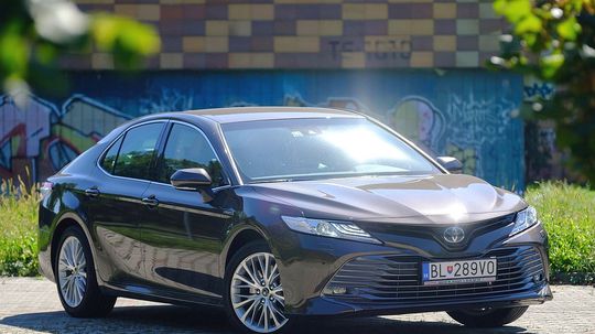 Toyota Camry Hybrid - test 2019