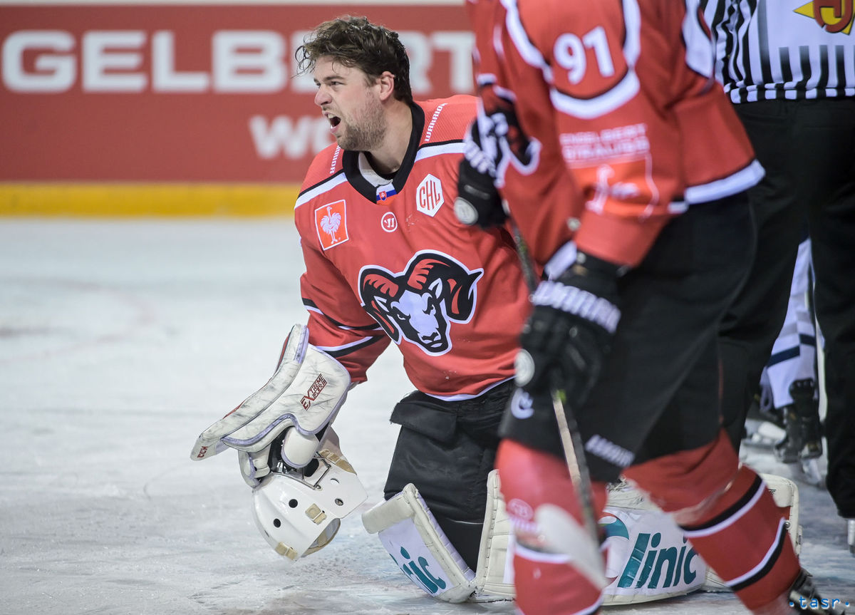 Tyler Beskorowany.