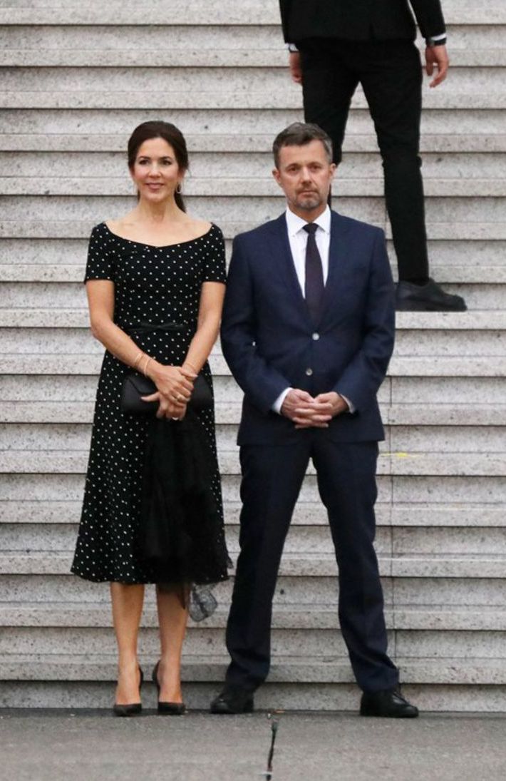 Korunná princezná Mary s manželom princom...